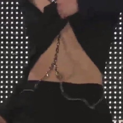 V4NTEKOO_'s tweet photo. THE WAY THE CAMERA ZOOMED IT TO JUNGKOOKS ABS https://t.co/OUDdvfM4qO