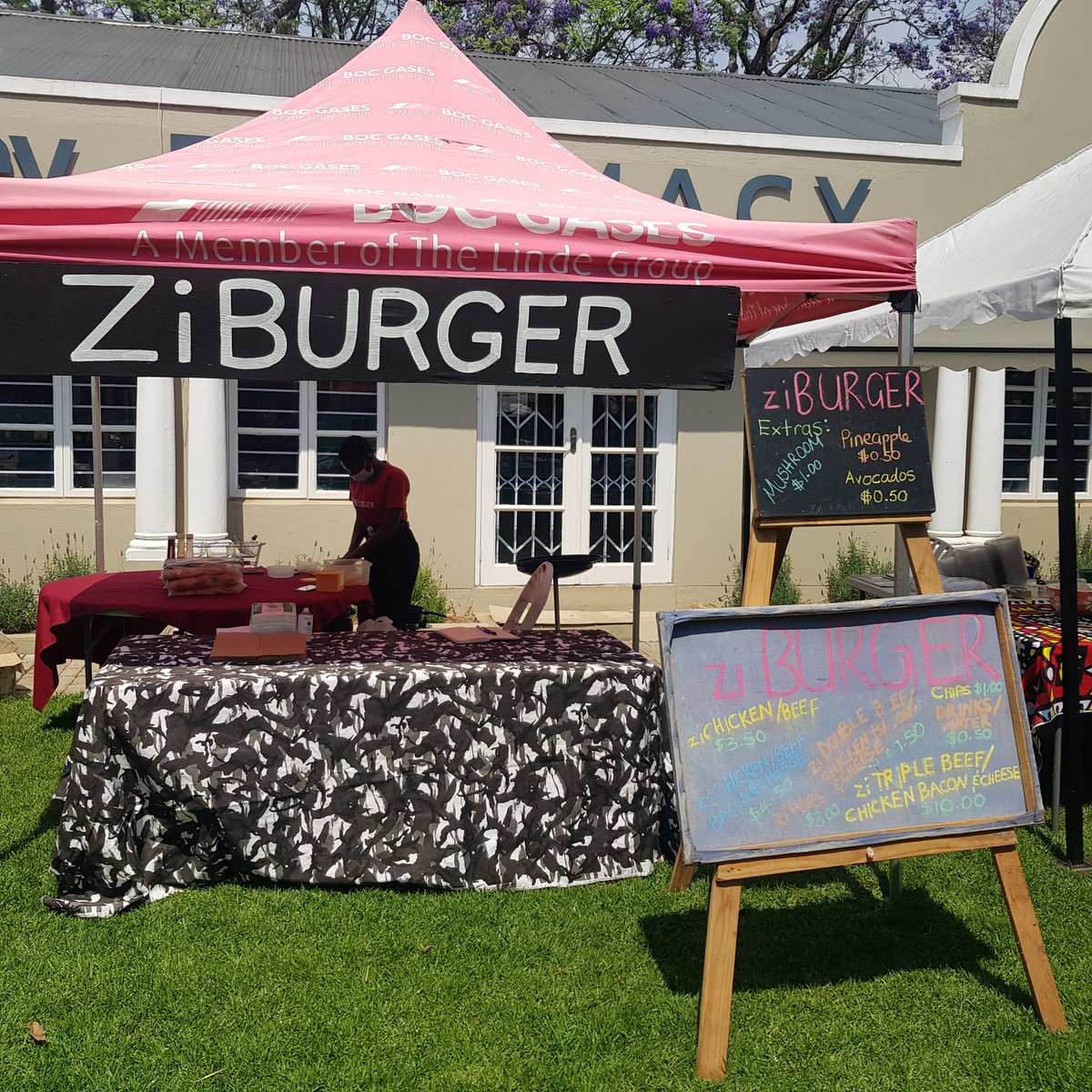 ZiBurgerZim's tweet photo. Pull through #ziBURGER https://t.co/8uKdNkPwdo