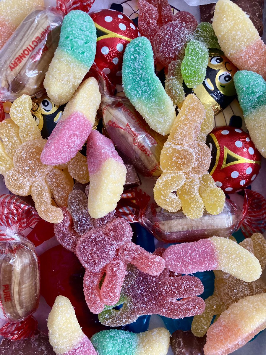 ReversibleZine's tweet photo. What #bugs can you spot in this bundle? #sweets #edible #issue03 https://t.co/hrJeGt2dz3