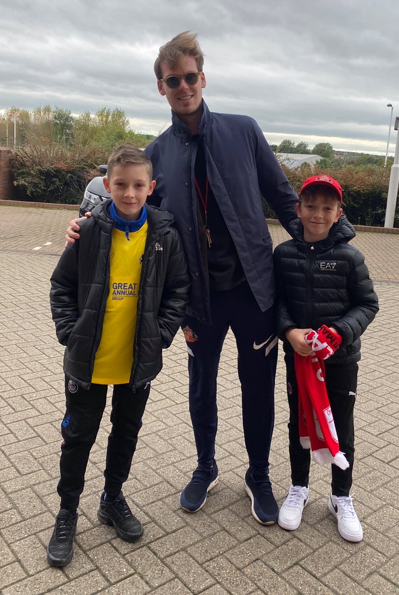 safc25212687's tweet photo. Reflection on yesterday:

Love being in Sunderland ✅ 
The buzz of the fans ✅ 
L1 officials dreadful and scared ✅ 
Love Sunderland still ✅ 
QPR Tuesday not as far to drive ✅ 
#SAFC #onwards #greatowner 
@SunderlandAFC see you Tuesday https://t.co/aZ0V8rlnQg