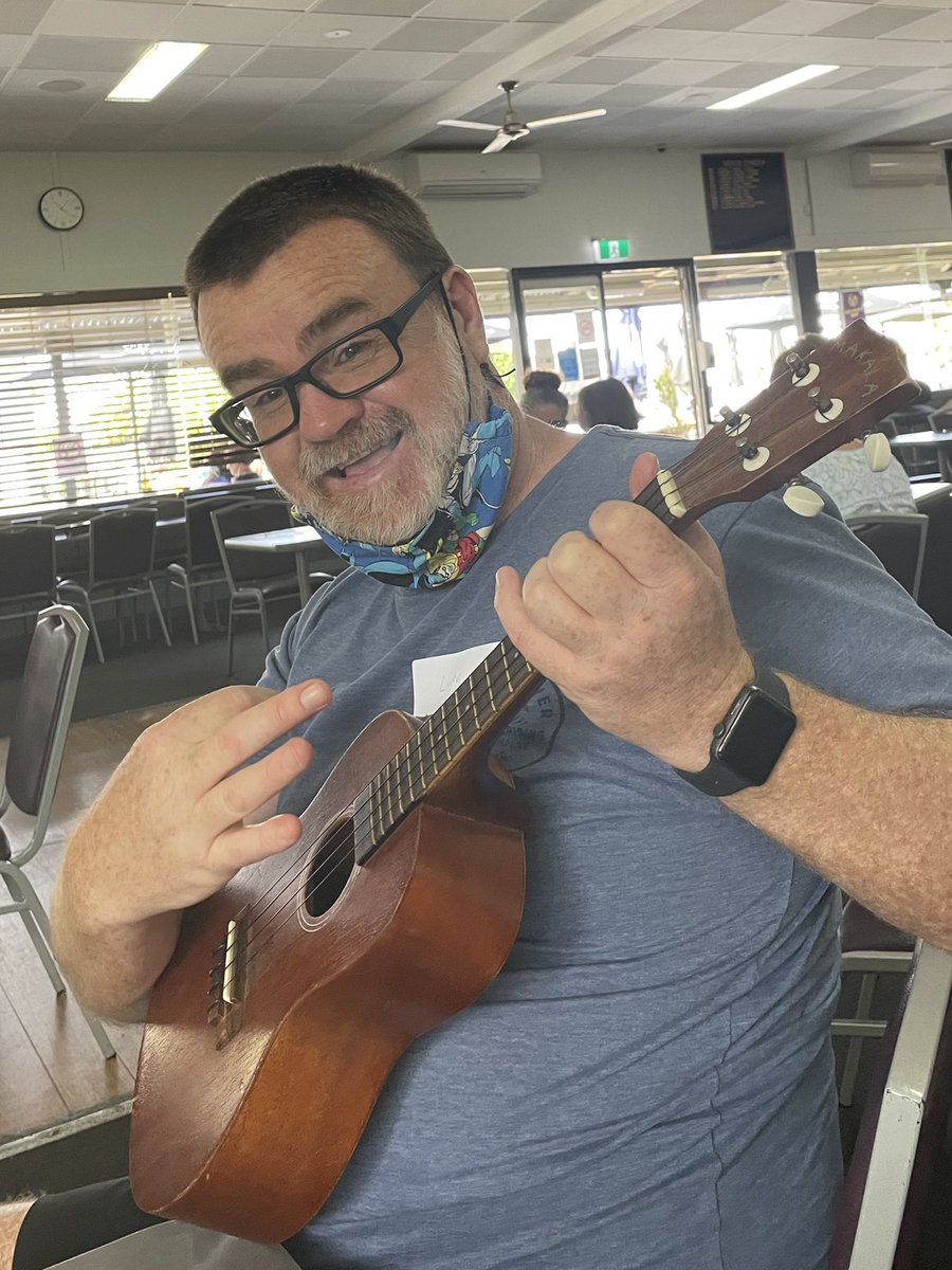 A fun day with my family learning the ukelele before the unknown of the working week unfolds. Hopefully I'm still smiling on Friday afternoon 😁 @beccylou82