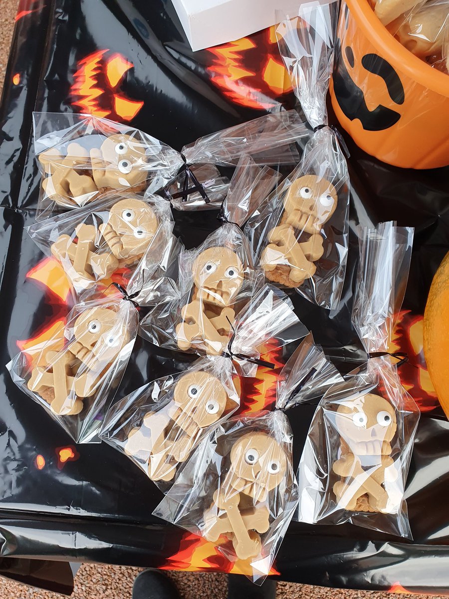 sammyblaze33's tweet photo. Come and try the most amazing spooky fudge today at Wolsley Centre, Staffordshire . #fudgefest #jamesmartin #marcopierrewhite https://t.co/LSubCVlVMf