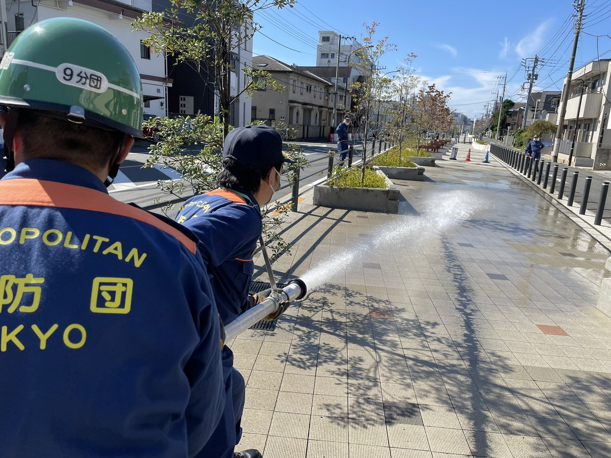 we_are_DFC9's tweet photo. 先日の東京震度5弱のように、いつ起きるかわからない震災や火災に日々備えています。みなさんも近所の消火器の設置場所を調べておいたり、地元の防災訓練で使い方を学んだり。いまできる準備をぜひ!
#田園調布消防団 #大田区 #大岡山 #FireCorps #ボランティア #団員募集 #防災訓練 #災害対策 #消火 https://t.co/NL3JMWDabM