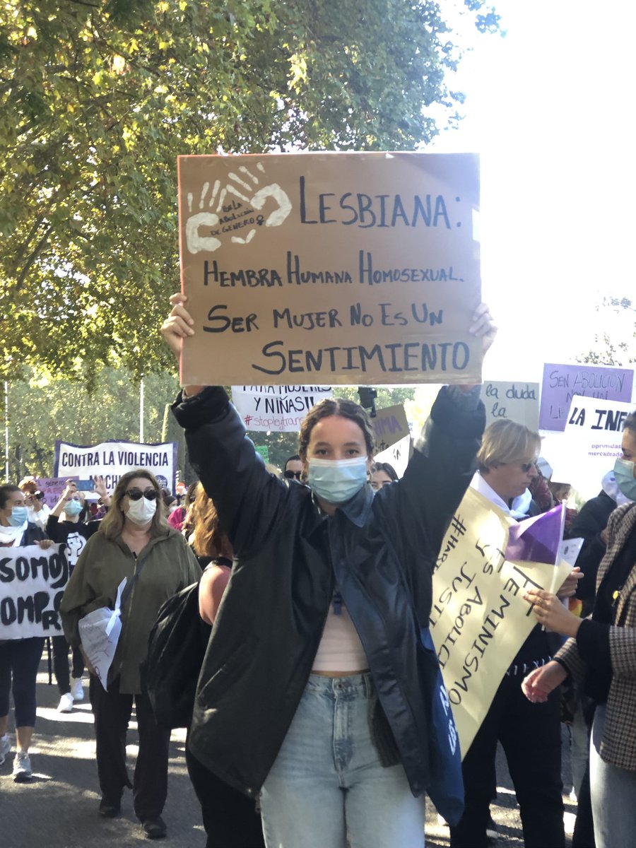 Grecia53599466's tweet photo. Señor #EcheniqueQueAproveche el aperitivo.
Le saludan las basuras FEMINISTAS que se atrevió a mencionar ayer.
#23OctMujeres manifestación de las mujeres para las mujeres. https://t.co/W1mvLmhYL2