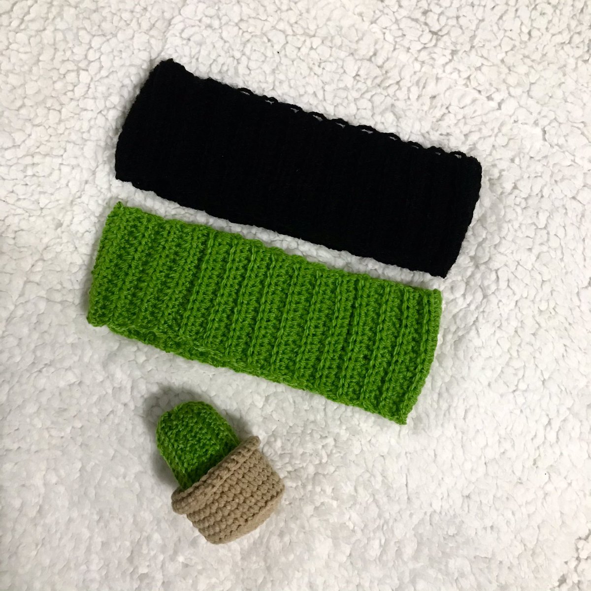 favoritebfriend's tweet photo. AM I SEEING THINGS??? CAN SOMEONE TELL ME IF THIS IS REAL OR IS HE REALLY WEARING THE CROCHET HEADBAND I MADE??? 🥺🥺🥺🥺🥺 https://t.co/FbK7ncQz5C