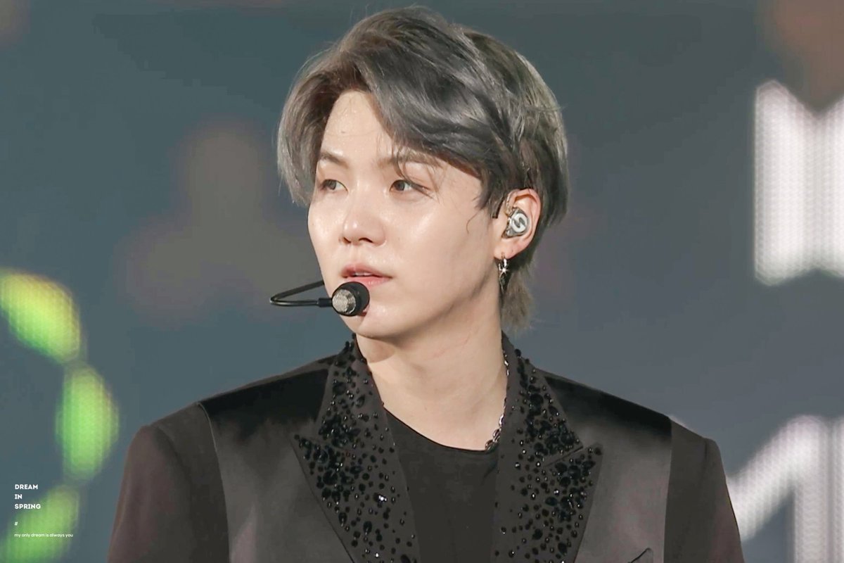 spring030993's tweet photo. [211024] #PTD_ON_STAGE  오늘… 너무 잘생겼어ㅜㅜ 🖤 @BTS_twt #슈가 #SUGA #BTS https://t.co/O8qI5zQqHb
