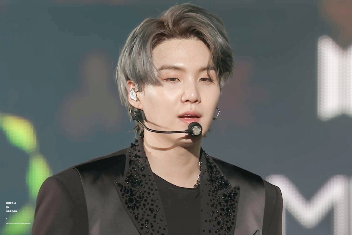 spring030993's tweet photo. [211024] #PTD_ON_STAGE  오늘… 너무 잘생겼어ㅜㅜ 🖤 @BTS_twt #슈가 #SUGA #BTS https://t.co/O8qI5zQqHb