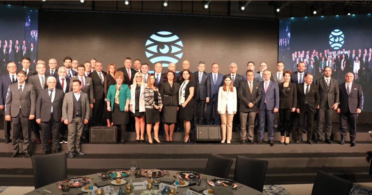 ZetsiadOrg's tweet photo. İTHİB #İhracataDeğerKatanlar Ödül Töreni’nde Zeytinburnu'nda faaliyet gösteren firmalarımız önceki yıllara göre rekor bir ihracat artışıyla 2020 yılında Platin ve Altın Ödüller almaya hak kazandılar.
Türkiye’nin ihracatına değer katan firmalarımızın başarılarını kutluyoruz. https://t.co/LJ4FHa9Sym