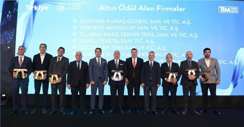 ZetsiadOrg's tweet photo. İTHİB #İhracataDeğerKatanlar Ödül Töreni’nde Zeytinburnu'nda faaliyet gösteren firmalarımız önceki yıllara göre rekor bir ihracat artışıyla 2020 yılında Platin ve Altın Ödüller almaya hak kazandılar.
Türkiye’nin ihracatına değer katan firmalarımızın başarılarını kutluyoruz. https://t.co/LJ4FHa9Sym
