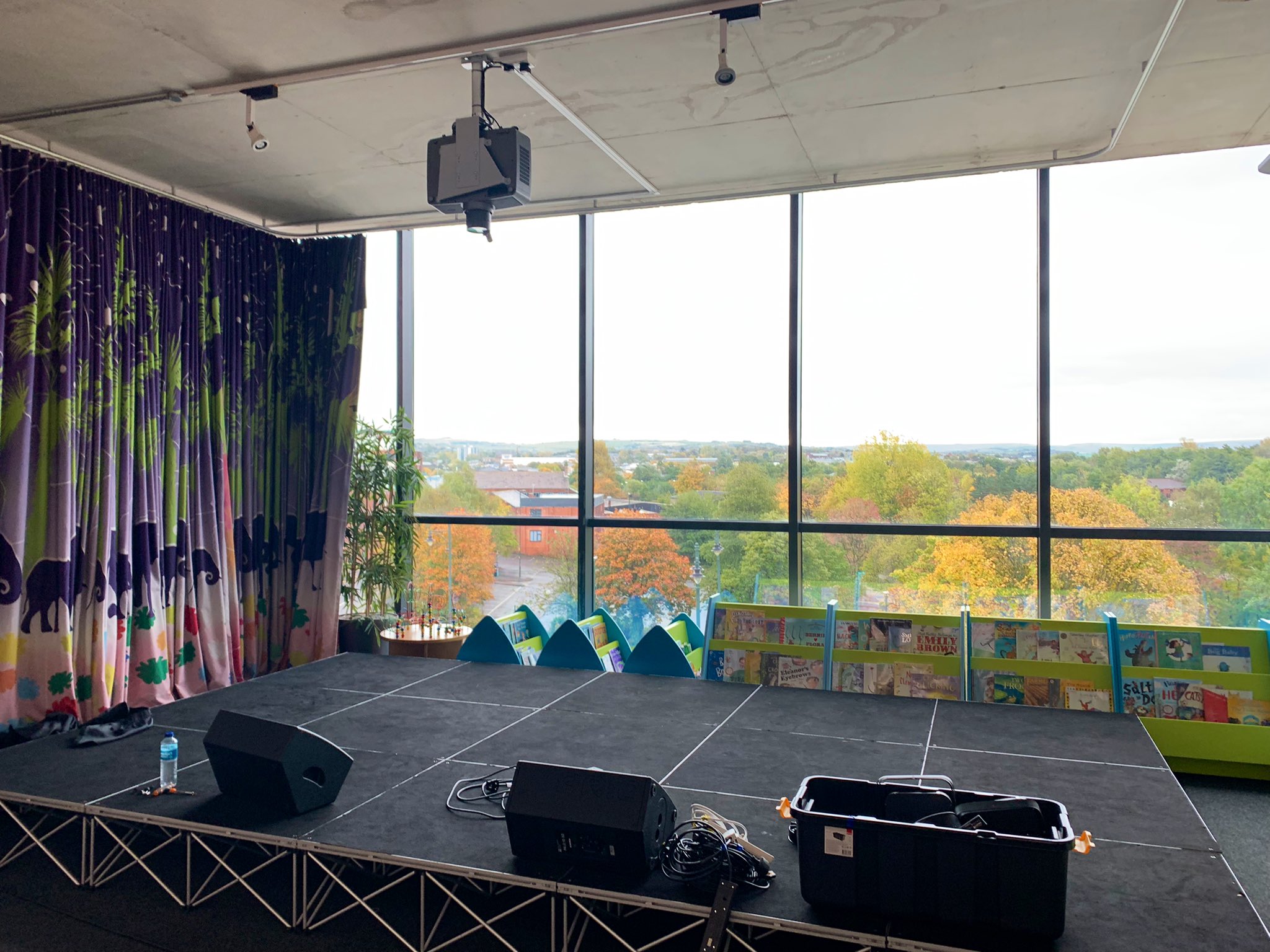 Oldham Library & Lifelong Learning Centre / Twitter