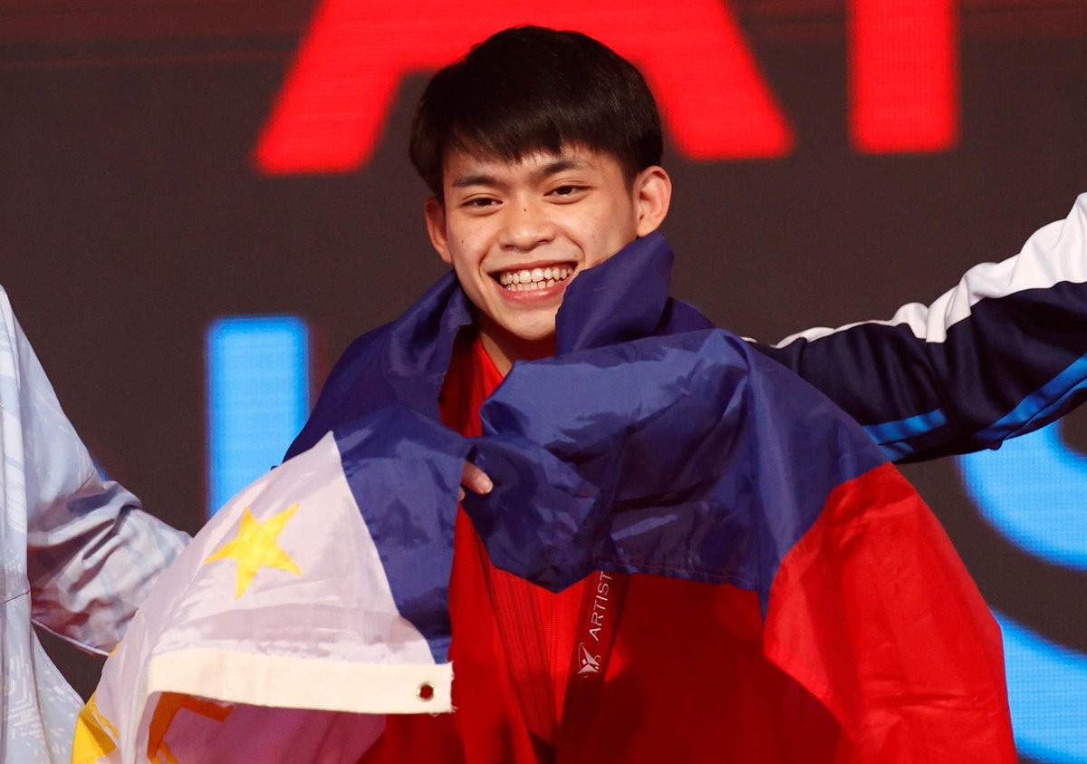 rapplerdotcom's tweet photo. GOLDEN COMEBACK. 🇵🇭

LOOK: World champion Carlos Yulo celebrates winning the men's vault final of the 2021 Artistic Gymnastics World Championships. Photos: Kim Kyung-Hoon/Reuters

CONGRATULATIONS, CALOY! 🥇✨🤸‍♂️ #Kitakyushu2021 https://t.co/gROlKE5E44 https://t.co/UrTnQHkKSt