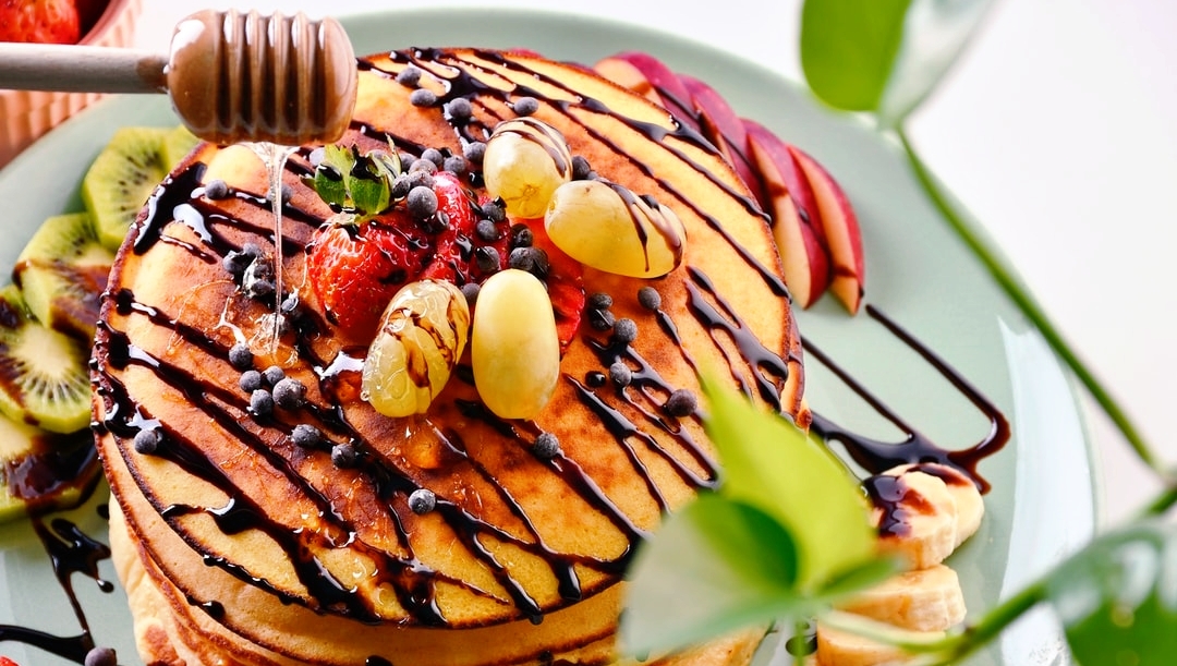 A fat stack of fluffy pancakes is always a winner for us when it comes to Sunday breakfast 🥞🤤

What's your topping of choice? 

#nodishrespect