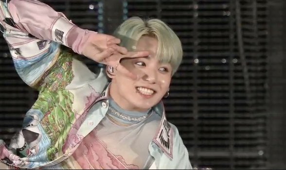 homeisjungkook's tweet photo. Look at the love of my life https://t.co/MA1daFf0DF
