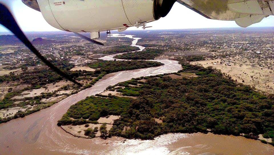 bnyabuti_ke's tweet photo. Scenic Turkwel River which is winding in Turkana County when you are just about to land. 

Adorable 🥰! 

#TembeaKenya
#ZuruTurkana https://t.co/ckDL4JK6oO