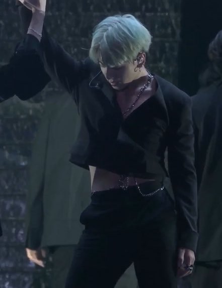 0T7LOVR's tweet photo. JEON JUNGKOOK BLACK SWAN x BST x FAKE LOVE #PTD_ON_STAGE https://t.co/VEfBs76yp7