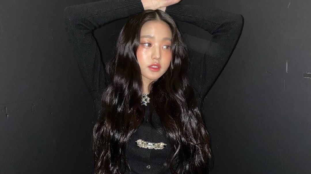 wonyoungpics's tweet photo. behind the scenes with wonyoung https://t.co/5ihC0s4Q94