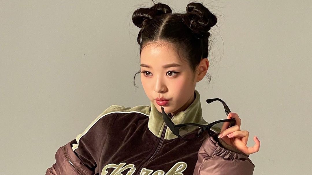 wonyoungpics's tweet photo. behind the scenes with wonyoung https://t.co/5ihC0s4Q94