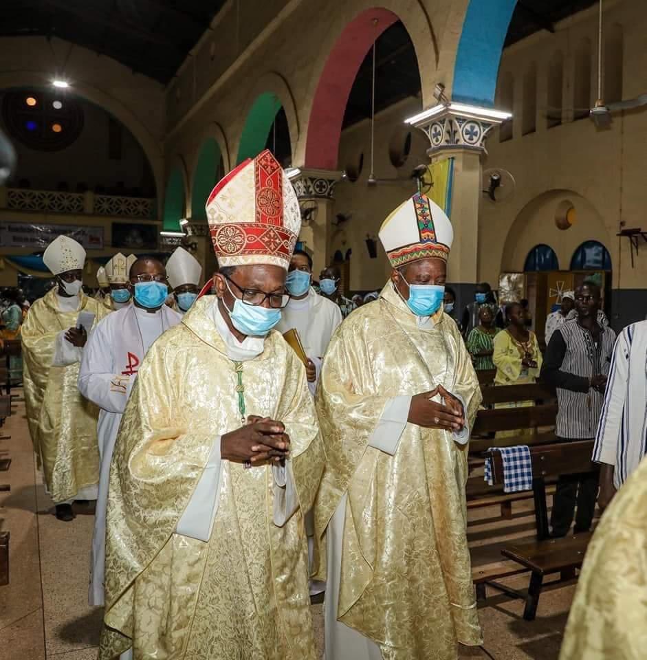 SakandeBala's tweet photo. En mai de l'an de grâce 1980, en visite pontificale dans notre pays, le Pape Jean-Paul II exhortait la communauté internationale à plus de solidarité avec les populations du Sahel confrontées à graves difficultés socioéconomiques.
Cet Appel du souverain pontif a pris corps avec https://t.co/3Efnf2EmDx