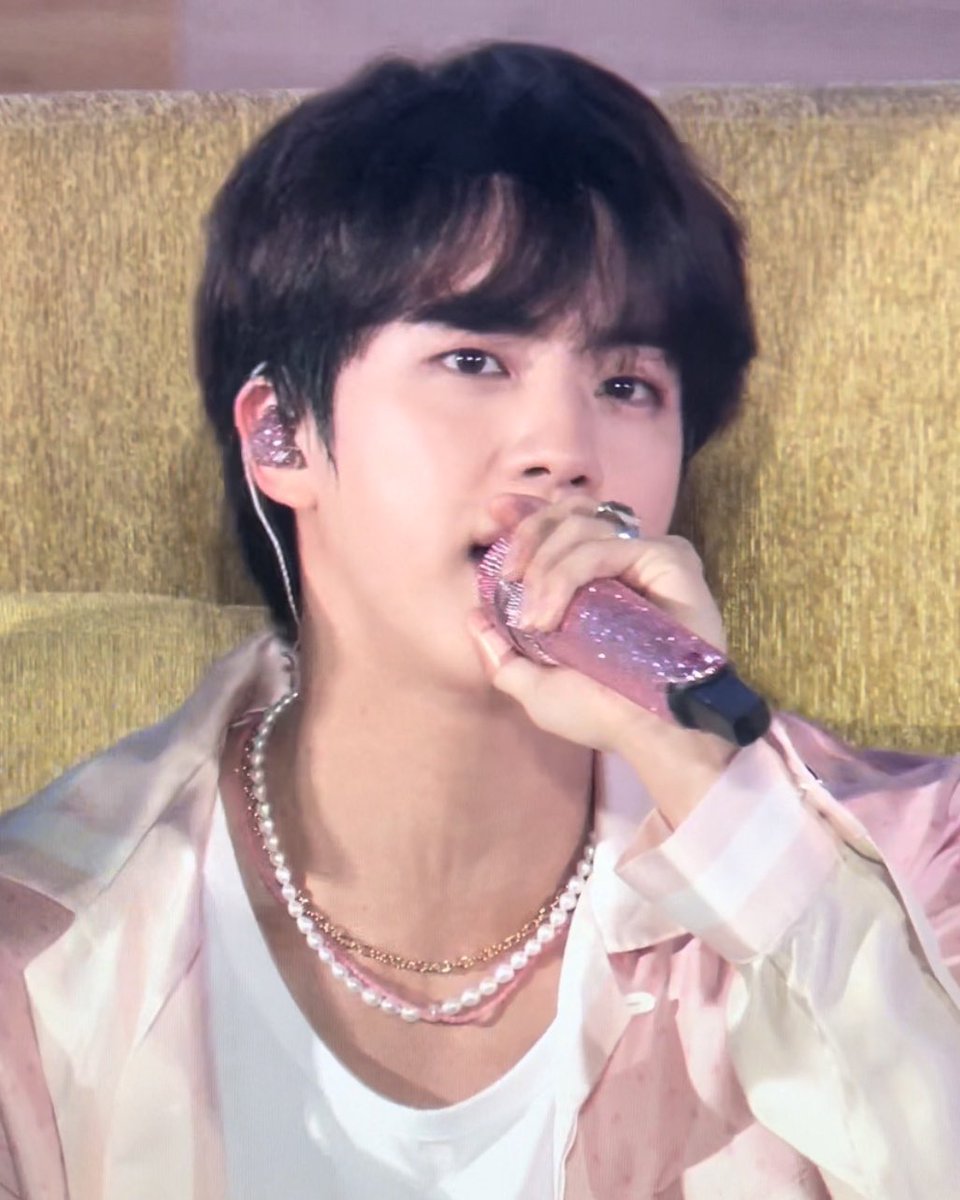 UniversBTS_'s tweet photo. 📸 Verdadeiro significado de 0 a 100!!

Esse Kim Seokjin 😳😳

🐿 @BTS_twt #PTD_ON_STAGE https://t.co/tZTPP2HHTa