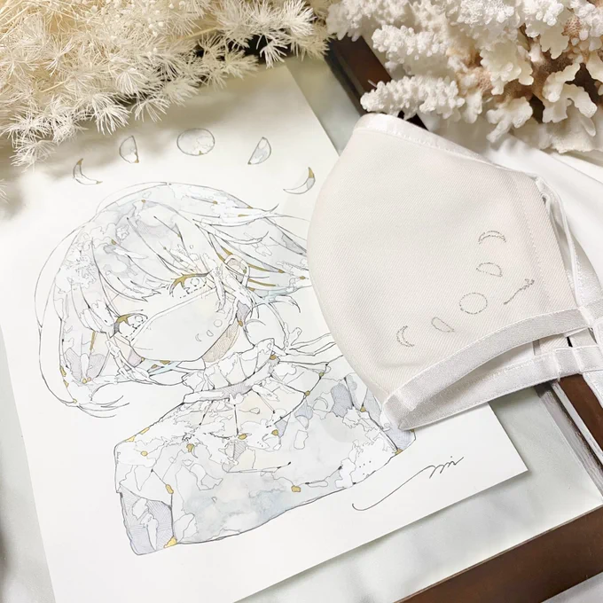 ◉matou×umi new product
月の満ち欠けが印された『雪色のマスク』
耳裏や首の後ろでアレンジできるマスクのリボンが可愛いです☽ 