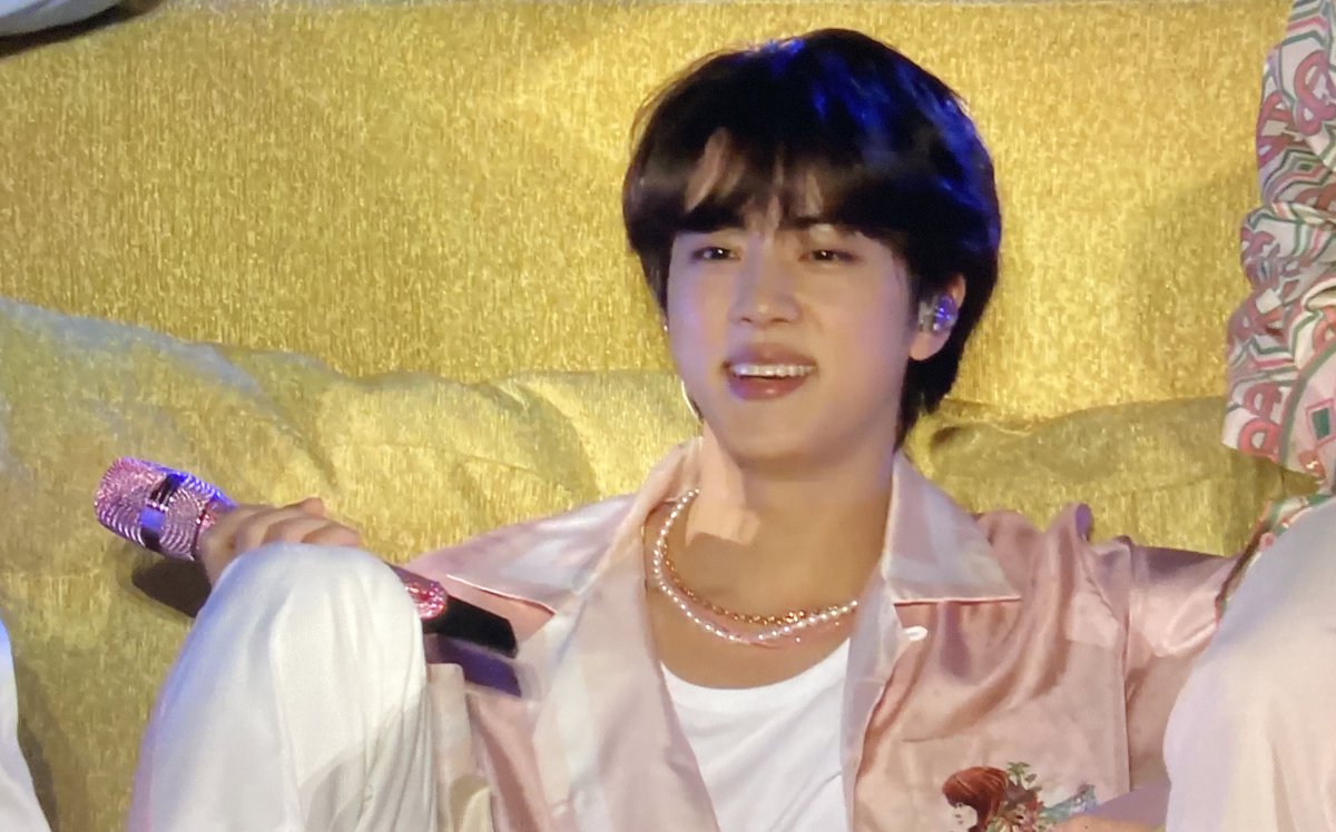 seokjinfile's tweet photo. SEOKJIN SO PRETTY 🥺 https://t.co/ugGafgcoon