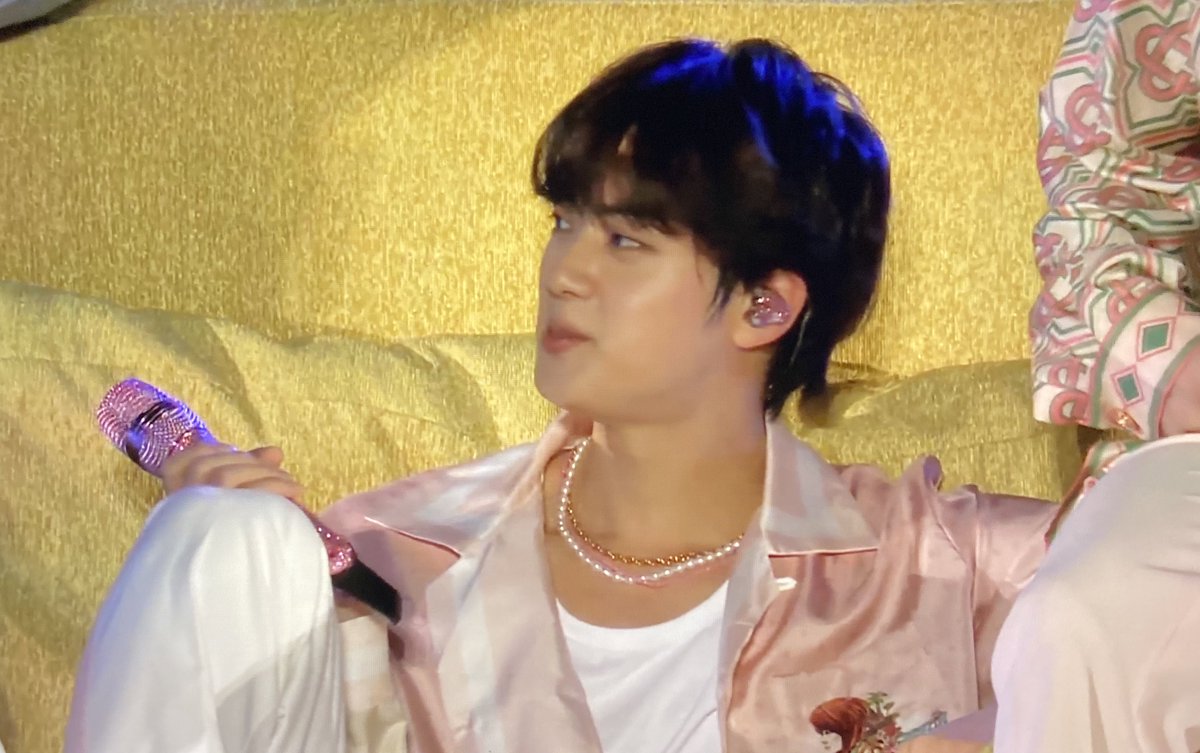 seokjinfile's tweet photo. SEOKJIN SO PRETTY 🥺 https://t.co/ugGafgcoon