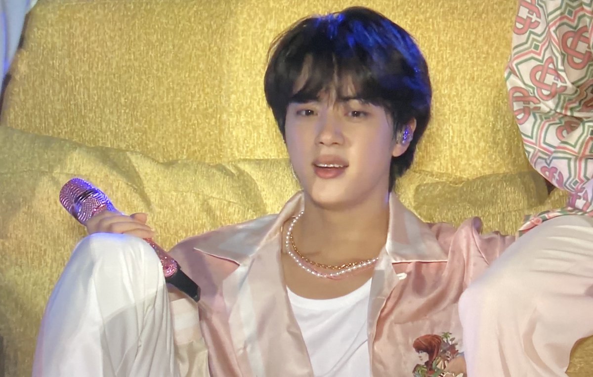 seokjinfile's tweet photo. SEOKJIN SO PRETTY 🥺 https://t.co/ugGafgcoon