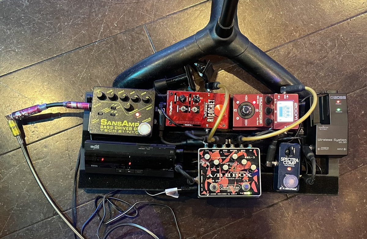 M_uno_'s tweet photo. 今日は大人のロックセッションのリハでした(^^)
MNG
Cranetortoise AB BOX
Sir Tone 電源タップ
SirToneさんからSP-8頂きまして使ってみました(^^)
AlbitさんACアダプターを購入ヾ(･ω･`*)
ありがとうございました(^^)
#SirTone 
#Albit 
#SansAmp 
#ZOOM 
#Degitech 
#BOSS https://t.co/v7f5N65jfw