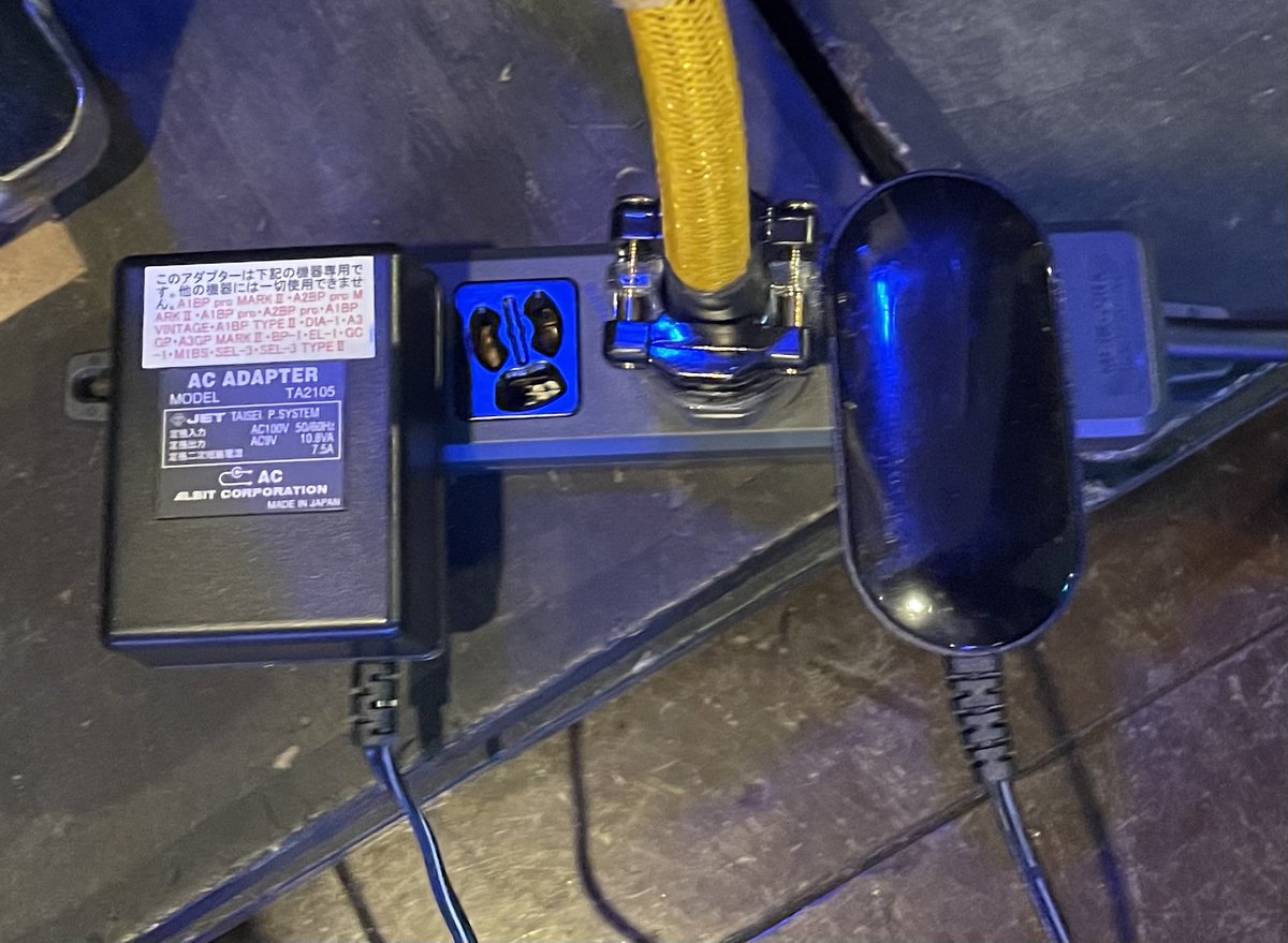 M_uno_'s tweet photo. 今日は大人のロックセッションのリハでした(^^)
MNG
Cranetortoise AB BOX
Sir Tone 電源タップ
SirToneさんからSP-8頂きまして使ってみました(^^)
AlbitさんACアダプターを購入ヾ(･ω･`*)
ありがとうございました(^^)
#SirTone 
#Albit 
#SansAmp 
#ZOOM 
#Degitech 
#BOSS https://t.co/v7f5N65jfw