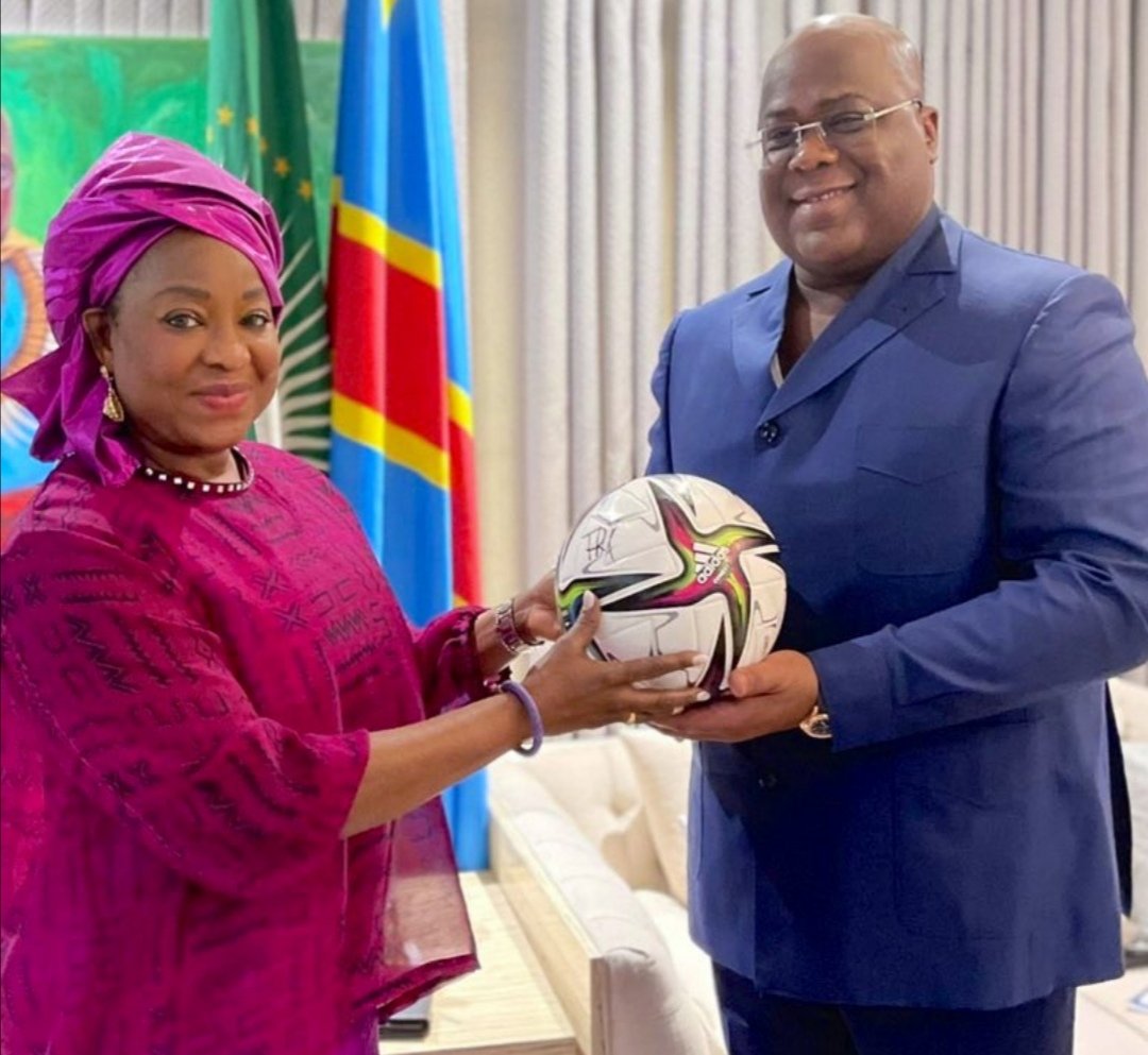 ligablo_co's tweet photo. ⚽ 🇨🇩 FLASH | Fatma #Samoura, SG de la @fifacom_fr a échangé avec le président #Tshisekedi au sujet du lancement du premier championnat panafricain scolaire qui aura lieu à Kinshasa.

#rdcongo #afrique https://t.co/IIp44UEn8p