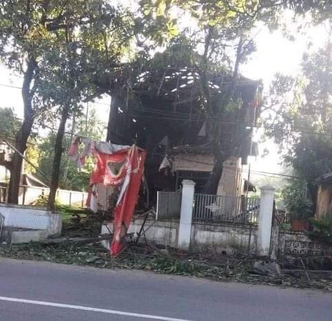 YoeKo7's tweet photo. NLD offices from KyikeHti,BeLin,ThaHton twnships were destroyed by bomb at the same time. An eyewitness told, “Before thugs destroy ed them under to Dictator’s directive, 2 police cars n 6 cars came n stole all valueable things from office.”

#Oct24Coup
#WhatsHappeningInMyanmar https://t.co/mWNtg90jsf