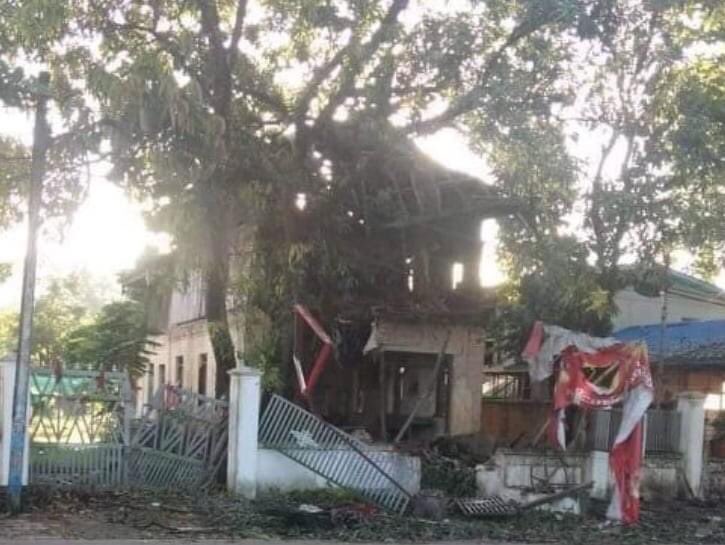 YoeKo7's tweet photo. NLD offices from KyikeHti,BeLin,ThaHton twnships were destroyed by bomb at the same time. An eyewitness told, “Before thugs destroy ed them under to Dictator’s directive, 2 police cars n 6 cars came n stole all valueable things from office.”

#Oct24Coup
#WhatsHappeningInMyanmar https://t.co/mWNtg90jsf