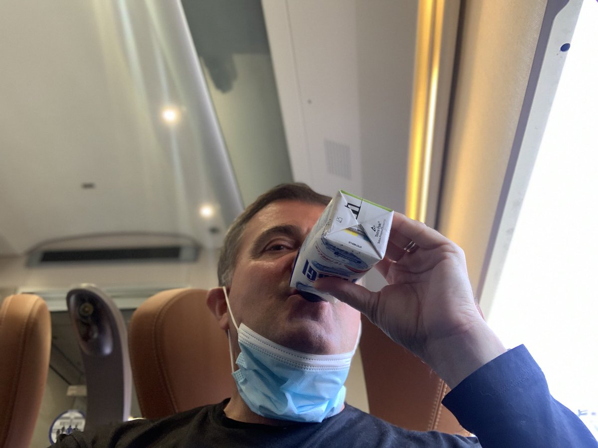 Andrea_Radic's tweet photo. #Frecciargento verso #Verona #comodi #veloci #sicuri e #dissetati @LucaTorchia @marmanug @LeFrecce https://t.co/cK7G504CYx
