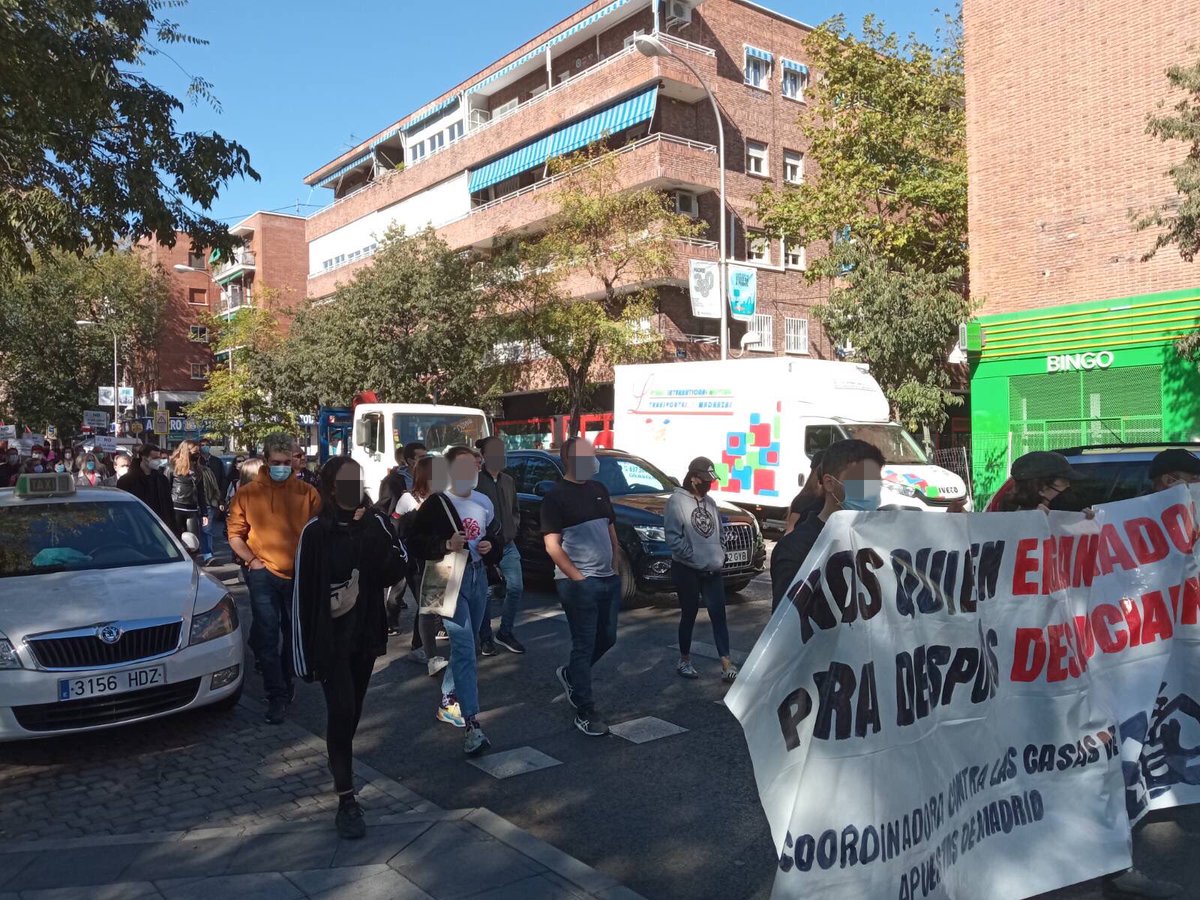 Contra las apuestas, la gentrificación, los bingos… ¡Contra la degradación de nuestros barrios!

⚠️NOS QUIEREN ENGANCHADOS PARA DESPUÉS DESAHUCIARNOS⚠️