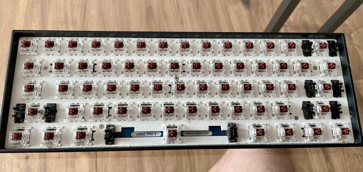 marek_2k22's tweet photo. A w niedziele modzimy klawiaturę #MechanicalKeyboard #annepro2 #mods @AnneProOfficial
Kiedyś uważałem to za fanaberie a dzisiaj sam się w to bawię. Ogólnie mechaniki świetna sprawa, a ta 60% to już w ogóle, mało zajmuje miejsca a funkcjonalność na wysokim poziomie. https://t.co/pNE17foAPq