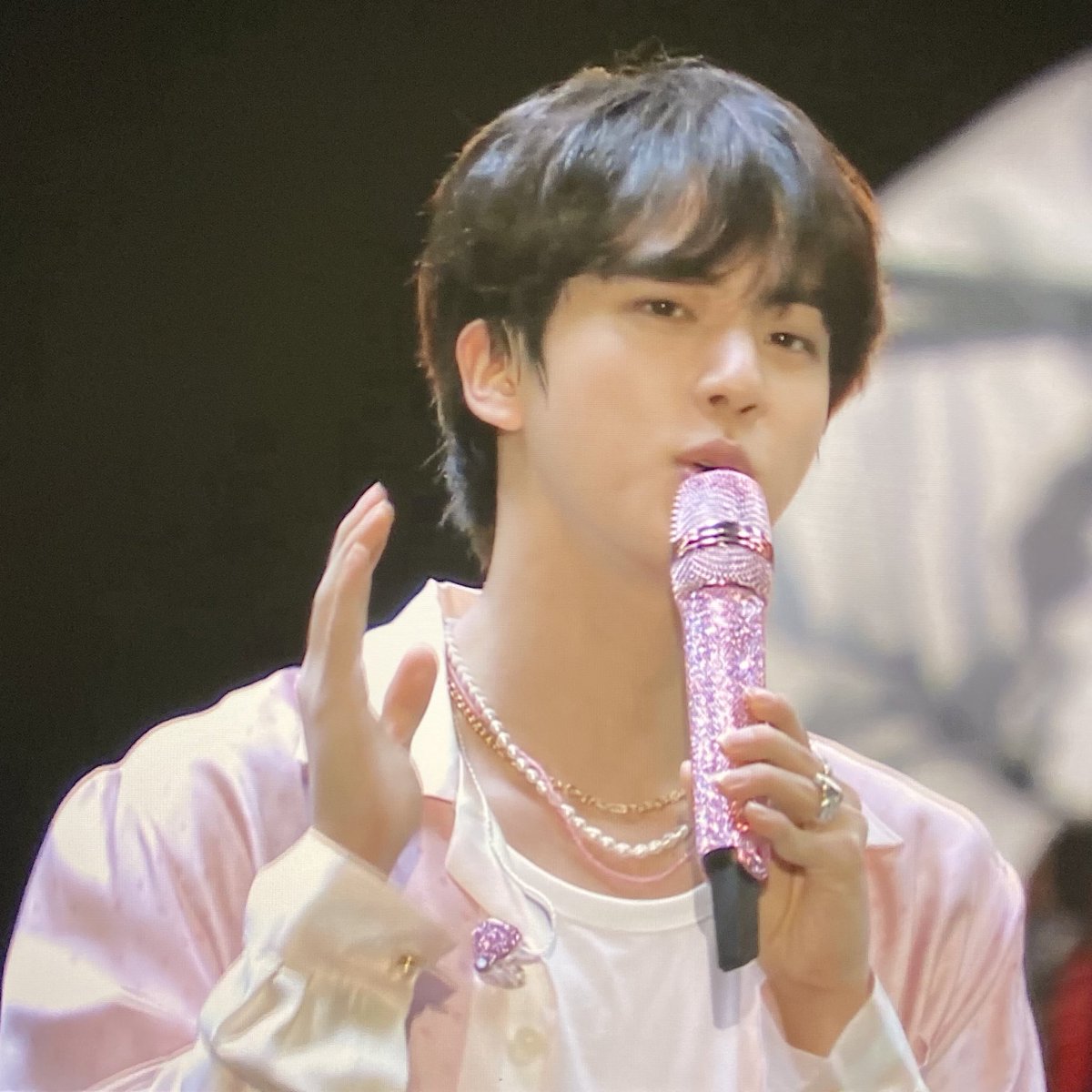 seokjinfile's tweet photo. seokjin’s pink mic and pearl necklace https://t.co/DrvcSXqO8J