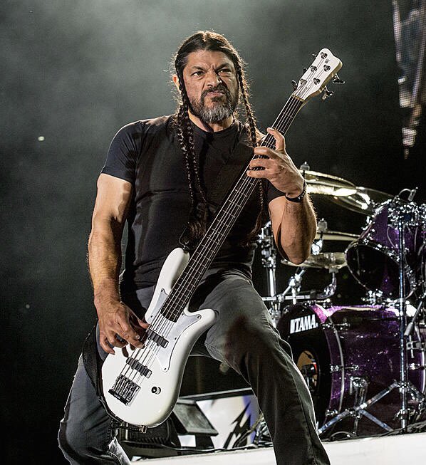 Happy metal birthday Robert Trujillo!Rock on!            