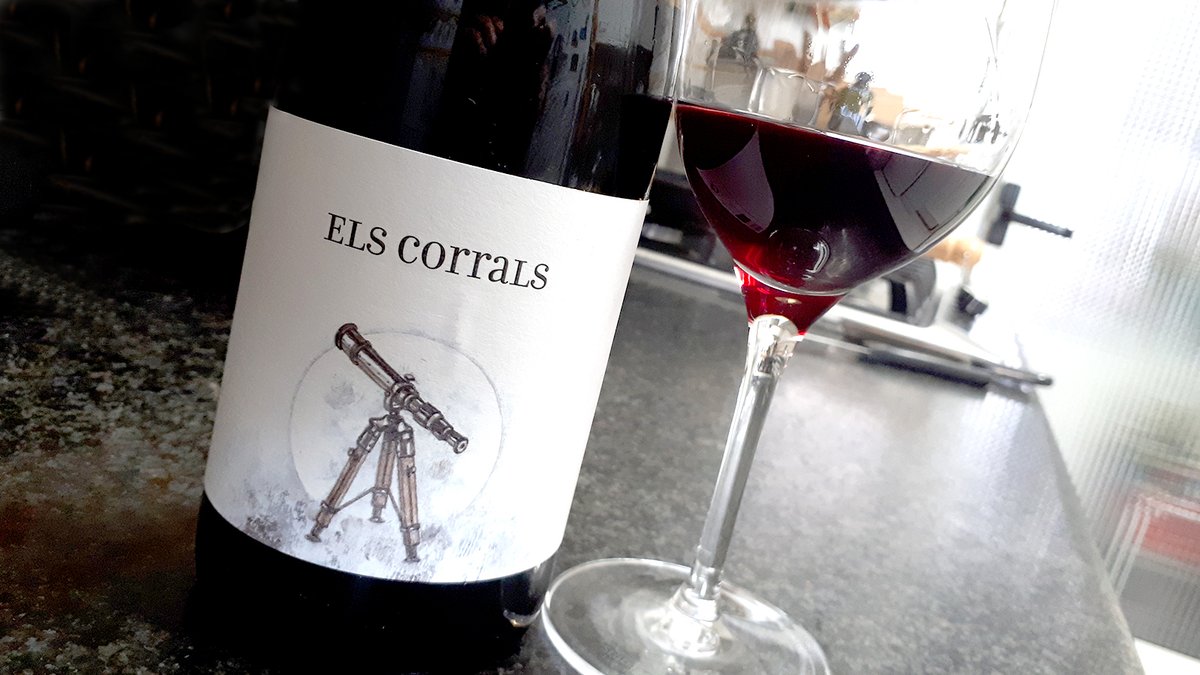 Que bo és #ElsCorrals, un negre fresc, fruitós i especiat que resulta deliciós, d'aquells que es presten a obrir ampolles, una darrera l'altra  🍷🤪🤪🤪

I quina bona feina fa <a href="/CARLANIACELLER/">CARLANIA CELLER</a> amb la #Trepat i els seus vins 👏👏👏👏