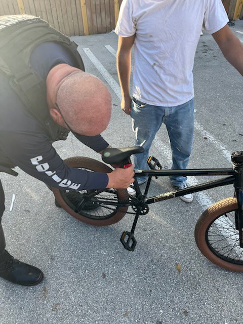 WestPalmPD's tweet photo. Our bike light program is back! Traffic officers are providing and installing bike lights and educating bicyclists on rider safety. #wpbpd The City of West Palm Beach #bikesafety https://t.co/tB2hRs7v5k