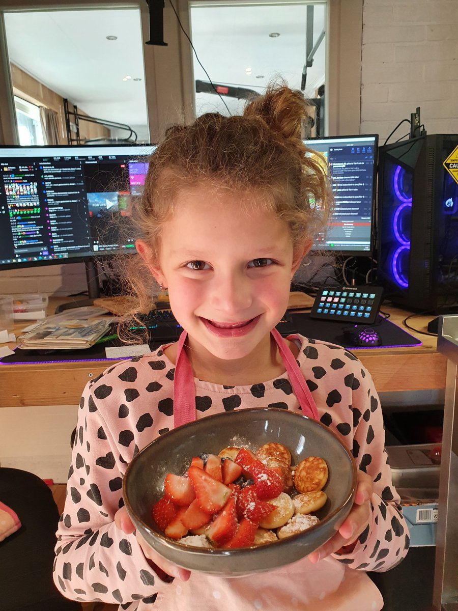 happycheftv's tweet photo. Making poffertjes with ziva live @Twitch hope to see you all there🥳Or have a super sunday❤Greets ya boy happychef and fam 💞#foodlover #famlover #twitch #streamer https://t.co/Gs19J6JYCY