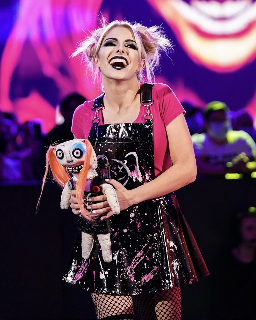 HourlyBliss's tweet photo. ✨2021 #365DaysofBliss Day 2️⃣9️⃣7️⃣
Reply with a FAV Pic or Gif of Alexa Bliss✨
@AlexaBliss_WWE #LetHerIn #AlexasPlayground #Lilly #RIPLilly 😢 #Blissoween 🎃 https://t.co/bjSmYCLEvr