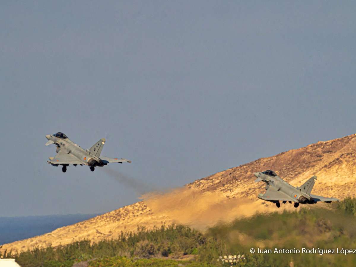 jjarolo's tweet photo. #GranCanaria #takeoff #parejas #eurofighter #f18 #ala12 #ala14 #macan #OceanSky21 #oceanSky https://t.co/BYbQj1PRWe