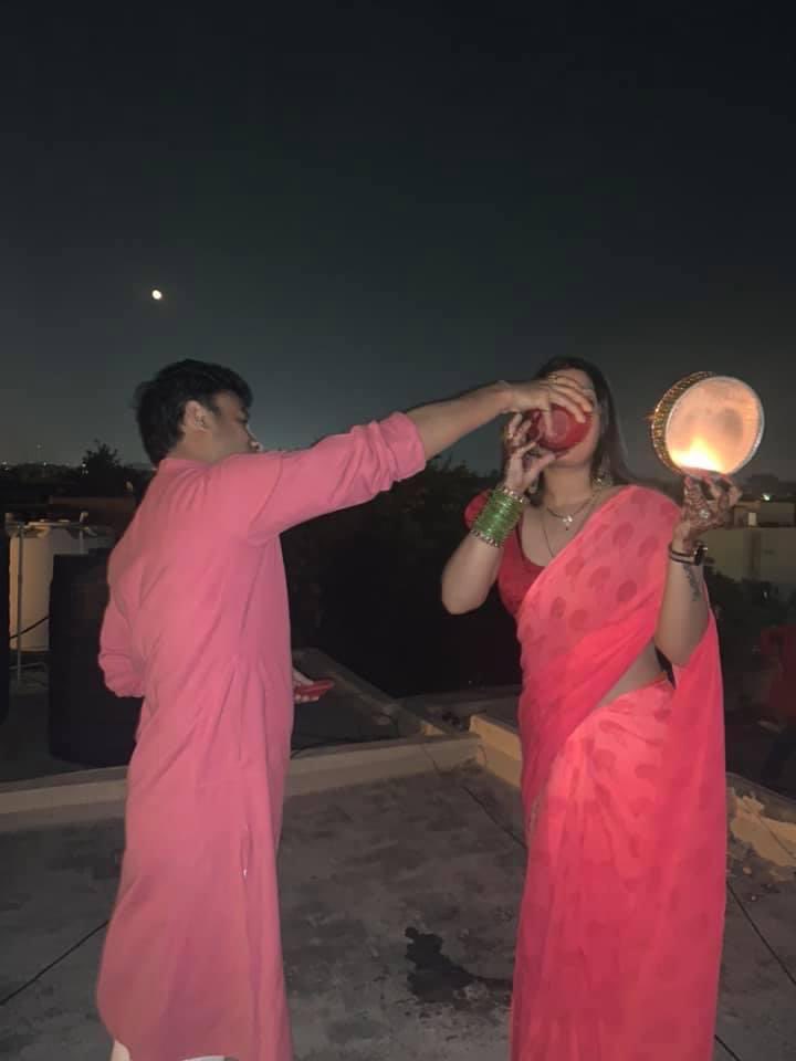 sonialamba23's tweet photo. Happy #KarvaChauth #KarvaChauth2021 #fasting #for #longlife #patidev #moon https://t.co/Oh6ArpSsTP