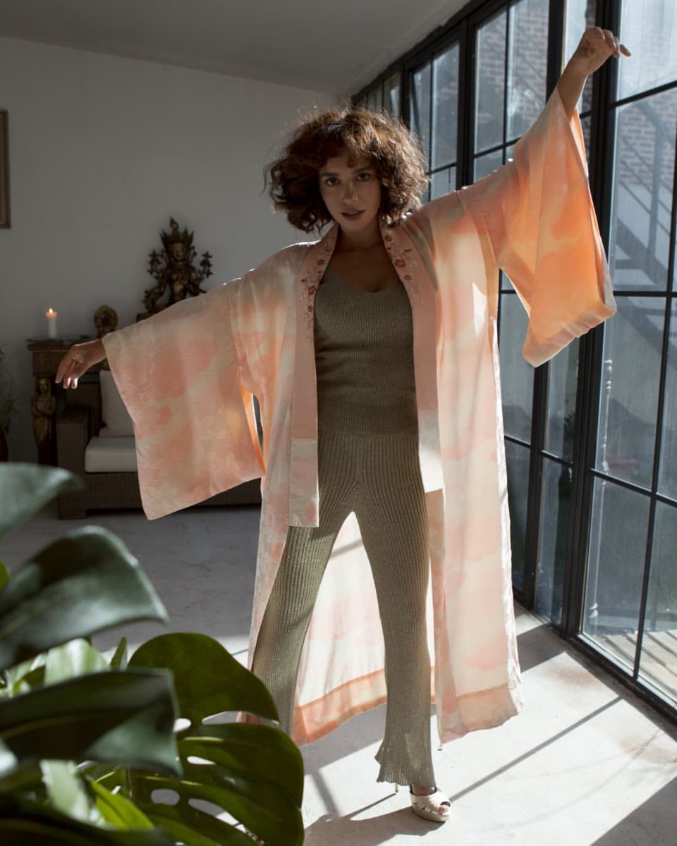 CarolRoviraCFO's tweet photo. We have not forgotten to share the rest of @QModeES and #CarolRovira amazing photoshooting... We absolutely love it💗
📸 @gala_regnault
#CarolRovira #CarolRoviraVerbena #ElVeranoSeFueVerbenadeunAdios #QMode https://t.co/uDSuA36WBZ