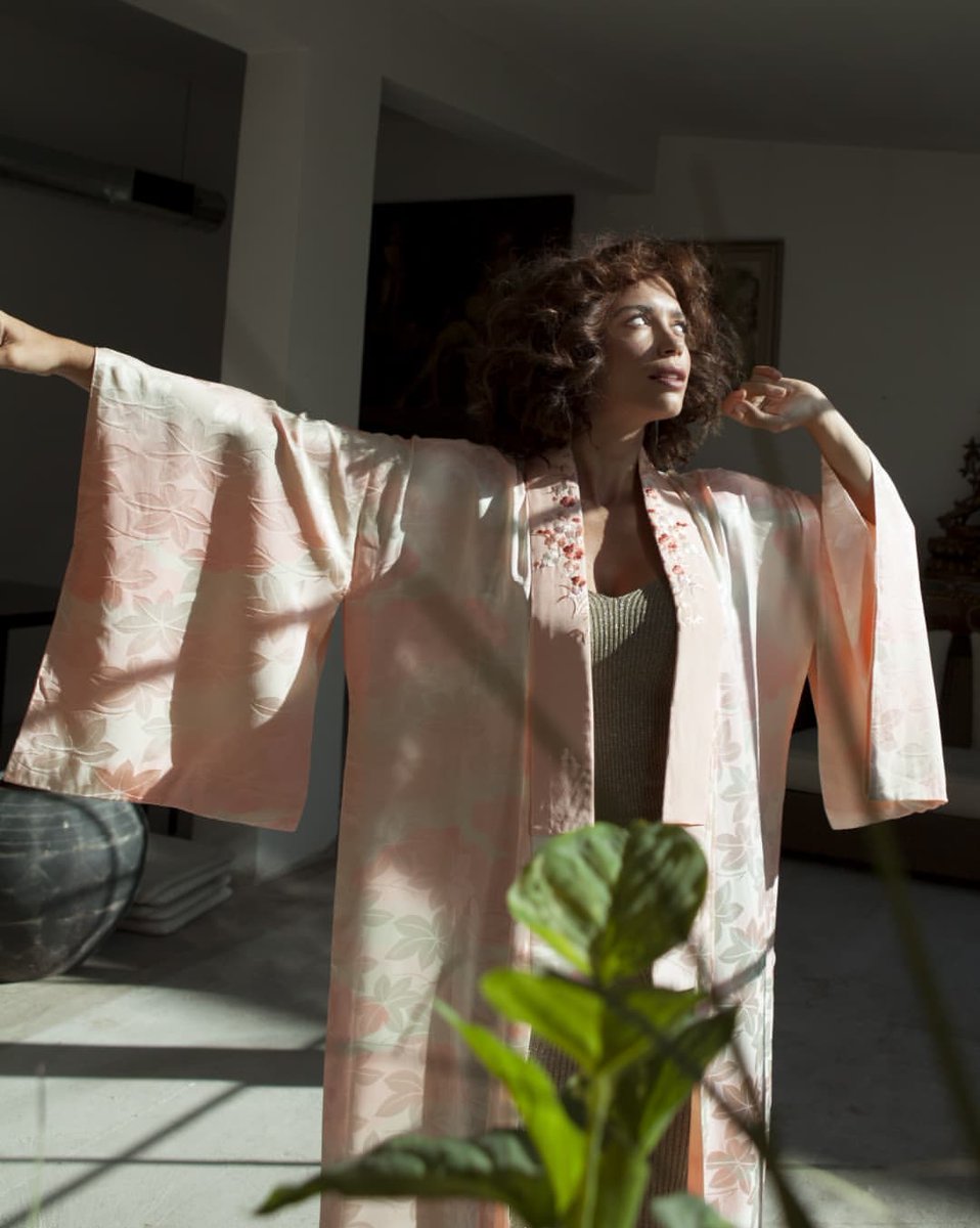 CarolRoviraCFO's tweet photo. We have not forgotten to share the rest of @QModeES and #CarolRovira amazing photoshooting... We absolutely love it💗
📸 @gala_regnault
#CarolRovira #CarolRoviraVerbena #ElVeranoSeFueVerbenadeunAdios #QMode https://t.co/uDSuA36WBZ