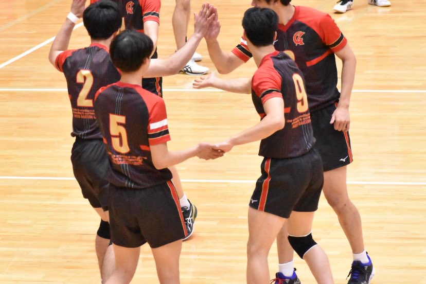 agu_men_vb's tweet photo. 10月23日（土）
AGU - 名城大学

25-21 25-9 25-15

セットカウント3-0で勝利しました！

10月24日（日）
AGU - 愛知大学

25-18 25-13 25-23

セットカウント3-0で勝利しました！

応援ありがとうございました！来週も応援よろしくお願いします！！ https://t.co/ctp7xOrgMh