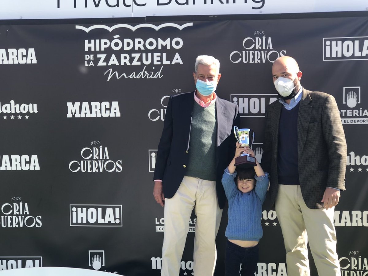 Espectacular carrera de Riocorvo 🐴 con la monta de <a href="/BorjaFayos/">Borja Fayos</a> en la tercera #carrera del #80AniversariodelHipodromo. La preparación fue de <a href="/Remolina_A/">Alberto Remolina</a>🏆.