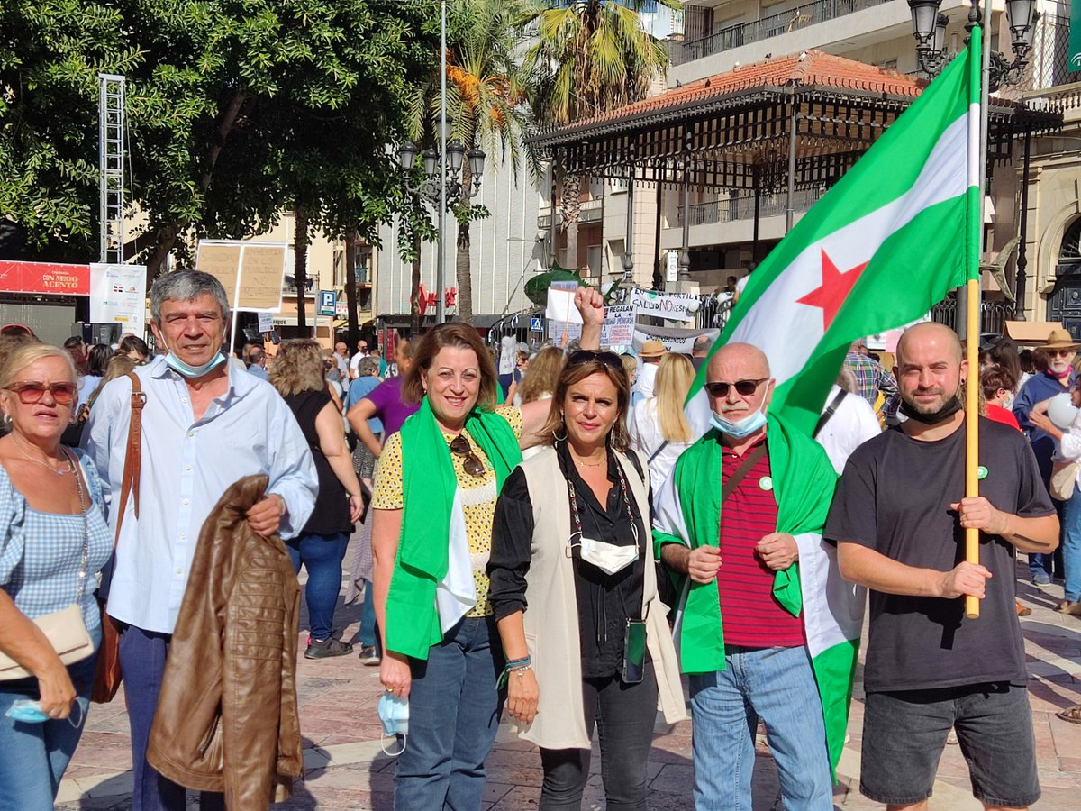 DefenderHuelva's tweet photo. Hoy nos plantamos en Huelva en defensa de la #SanidadPública. No vamos a permitir ni un recorte más. La sanidad no se vende, la sanidad se defiende.

#AdelanteAndalucía https://t.co/HpTMYr5lmV