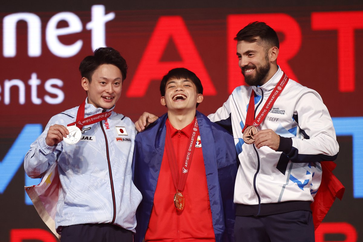 News5PH's tweet photo. WORLD CHAMPION 🇵🇭

Men's Vault - 🥇
Men's Parallel Bars - 🥈

Mga kuha ni Pinoy gymnast Carlos Edriel Yulo sa kaniyang kampanya sa 2021 World Artistic Gymnastics Championships sa Kitakyushu, Japan.

📷: @Reuters https://t.co/2IKaMutLkh