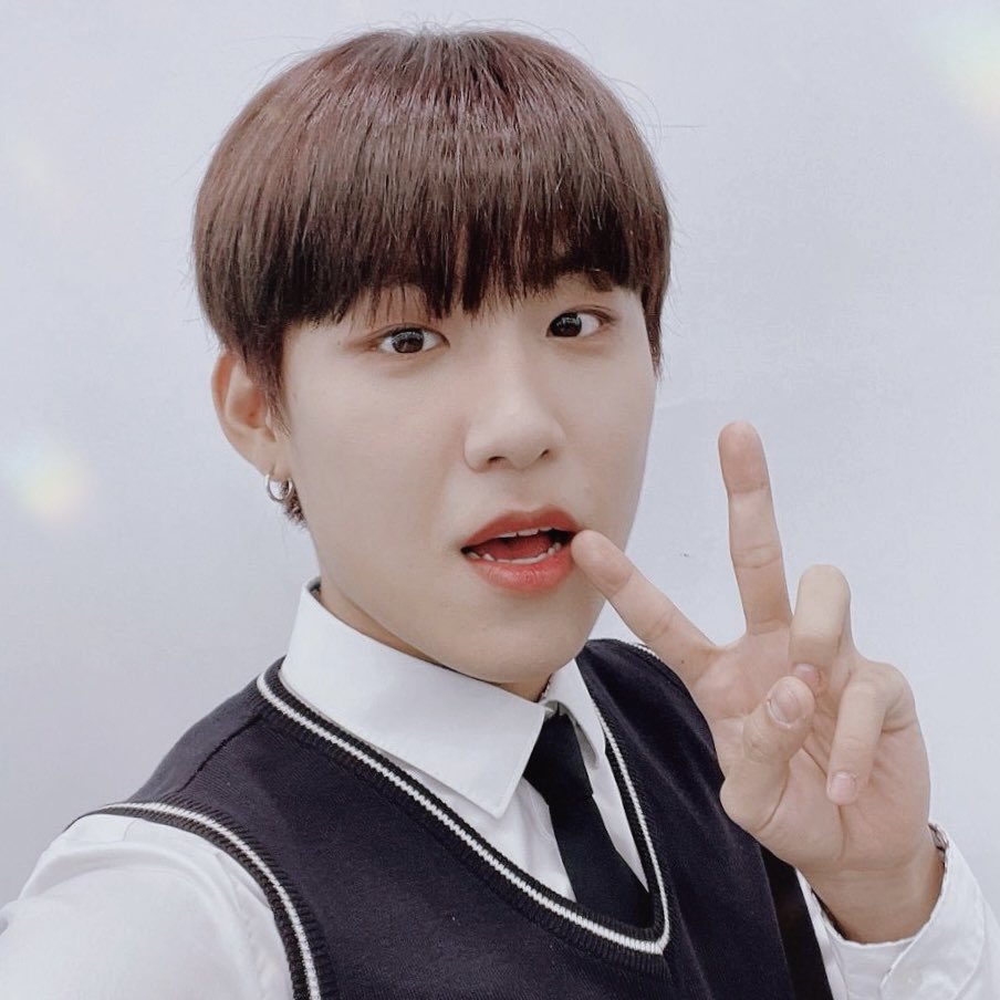 Lv112_'s tweet photo. 같은 사람😇💘
#박우진 #PARKWOOJIN https://t.co/09JbDSJxrF